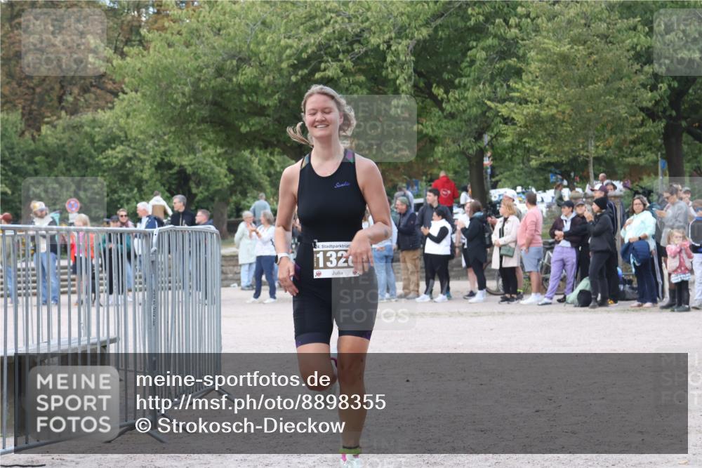 14.09.2025 - Stadtparktriathlon Strokosch-Dieckow http://msf.ph/oto/8898355 14.09.2025 13:52:26 Ziel 1328 meine-sportfotos.de