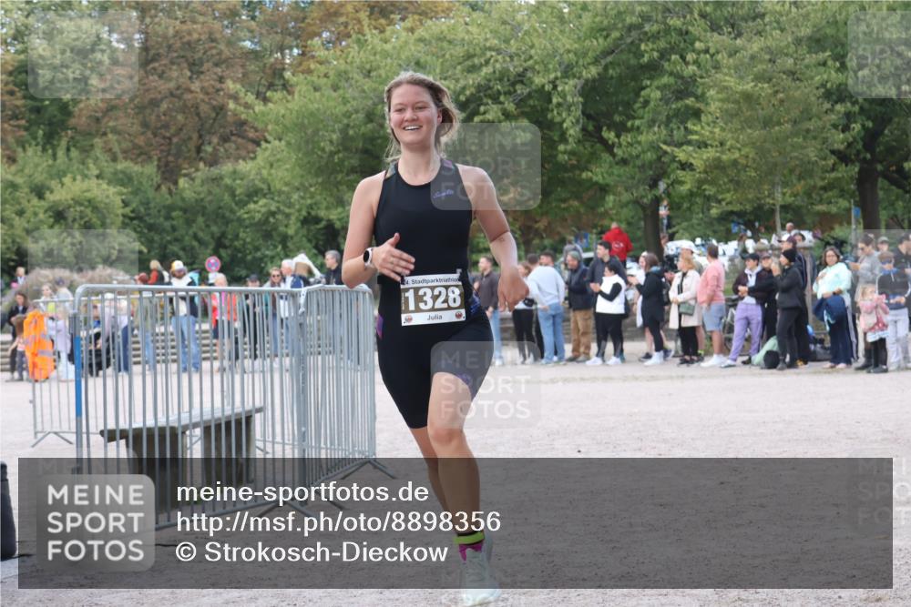 14.09.2025 - Stadtparktriathlon Strokosch-Dieckow http://msf.ph/oto/8898356 14.09.2025 13:52:26 Ziel 1328 meine-sportfotos.de