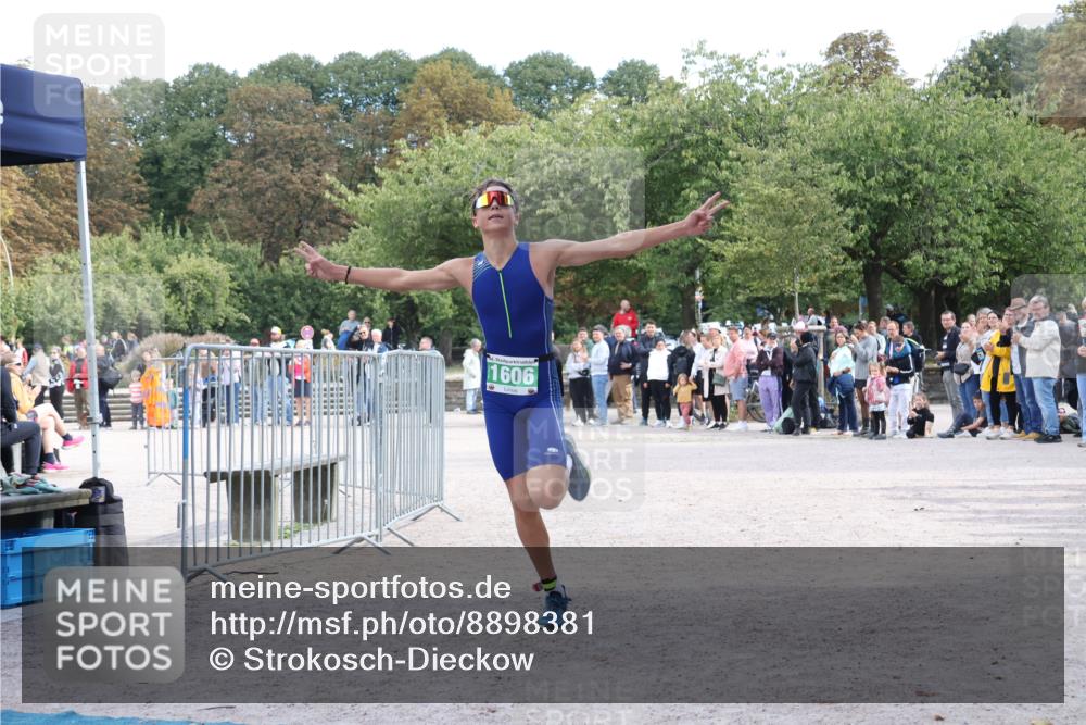14.09.2025 - Stadtparktriathlon Strokosch-Dieckow http://msf.ph/oto/8898381 14.09.2025 13:53:28 Ziel 1606 meine-sportfotos.de