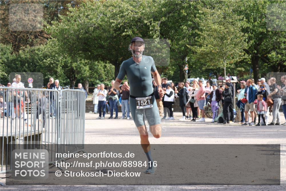 14.09.2025 - Stadtparktriathlon Strokosch-Dieckow http://msf.ph/oto/8898416 14.09.2025 13:54:57 Ziel 1521 meine-sportfotos.de