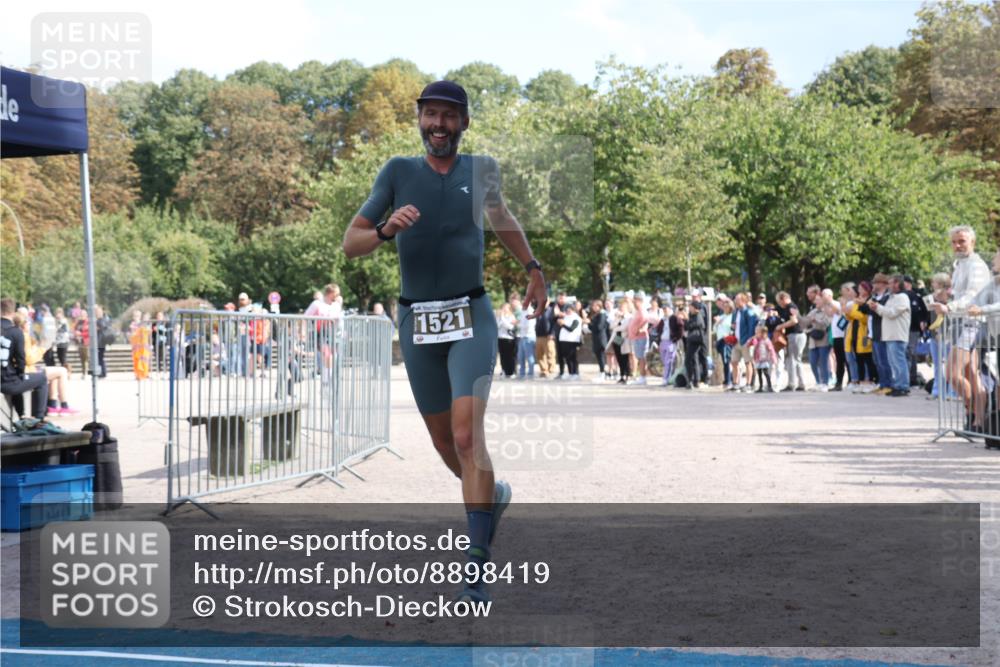 14.09.2025 - Stadtparktriathlon Strokosch-Dieckow http://msf.ph/oto/8898419 14.09.2025 13:54:58 Ziel 1521 meine-sportfotos.de