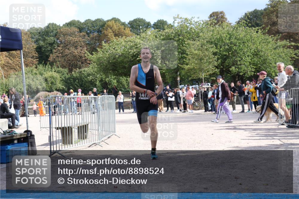 14.09.2025 - Stadtparktriathlon Strokosch-Dieckow http://msf.ph/oto/8898524 14.09.2025 13:57:20 Ziel 1472 meine-sportfotos.de