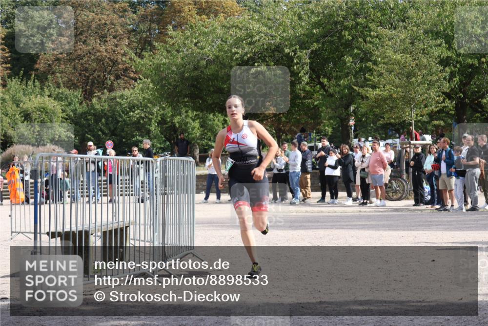 14.09.2025 - Stadtparktriathlon Strokosch-Dieckow http://msf.ph/oto/8898533 14.09.2025 13:57:31 Ziel 1570 meine-sportfotos.de