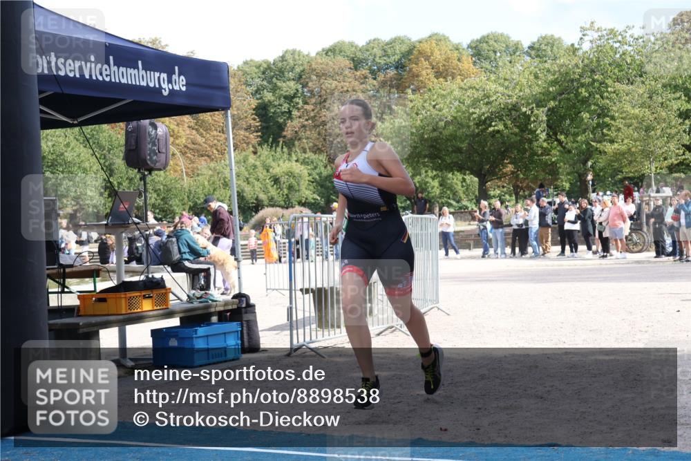 14.09.2025 - Stadtparktriathlon Strokosch-Dieckow http://msf.ph/oto/8898538 14.09.2025 13:57:32 Ziel 1570 meine-sportfotos.de