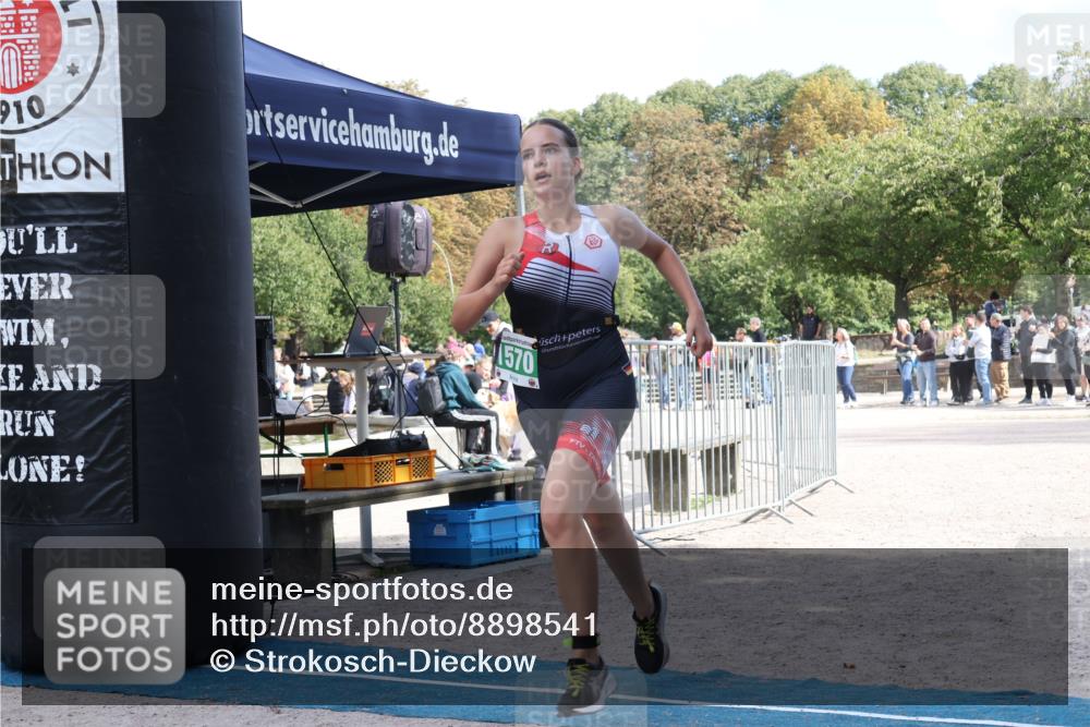 14.09.2025 - Stadtparktriathlon Strokosch-Dieckow http://msf.ph/oto/8898541 14.09.2025 13:57:32 Ziel 1570 meine-sportfotos.de