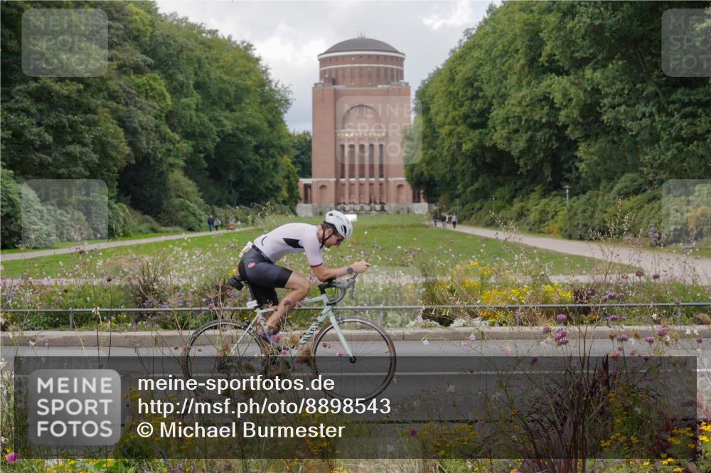 14.09.2025 - Stadtparktriathlon Michael Burmester http://msf.ph/oto/8898543 14.09.2025 12:44:46 Radfahren 1307, 1350, 1381, 1404 meine-sportfotos.de
