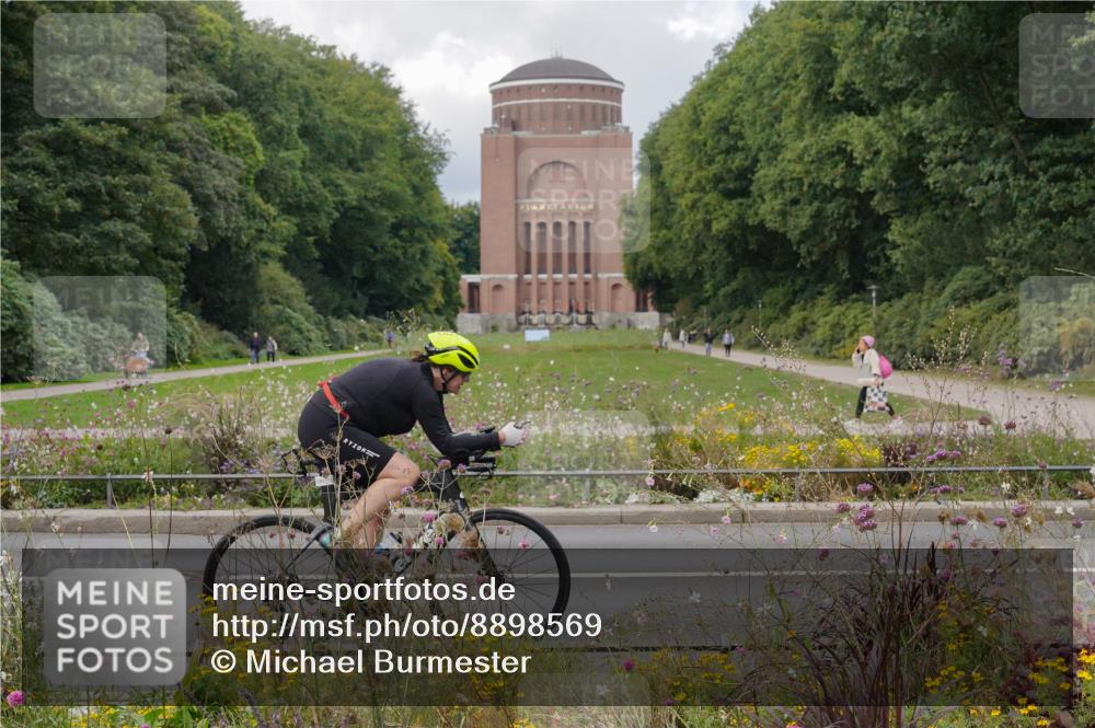 14.09.2025 - Stadtparktriathlon Michael Burmester http://msf.ph/oto/8898569 14.09.2025 12:45:04 Radfahren 1293, 1311, 1322, 1340, 1392 meine-sportfotos.de