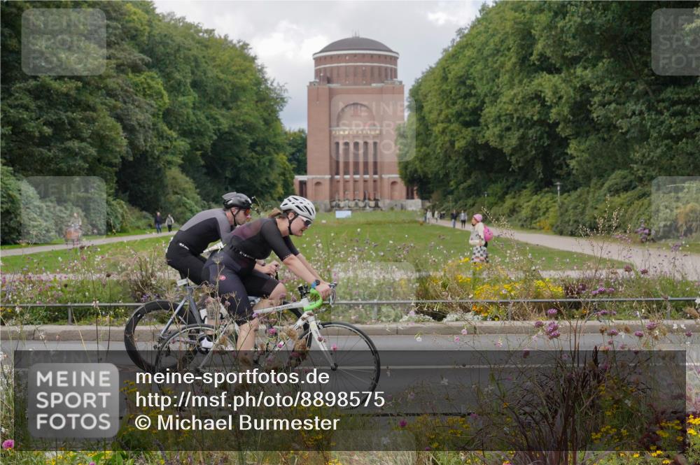 14.09.2025 - Stadtparktriathlon Michael Burmester http://msf.ph/oto/8898575 14.09.2025 12:45:05 Radfahren 1293, 1322, 1340, 1392 meine-sportfotos.de