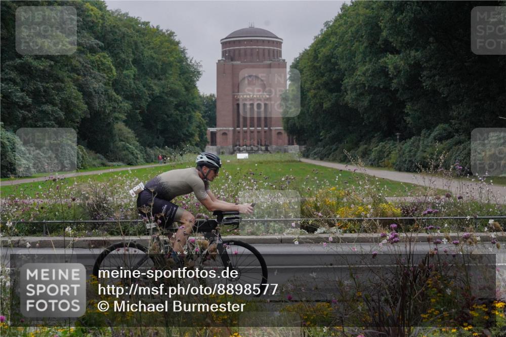 14.09.2025 - Stadtparktriathlon Michael Burmester http://msf.ph/oto/8898577 14.09.2025 09:04:22 Radfahren 303, 332, 338, 369, 372 meine-sportfotos.de