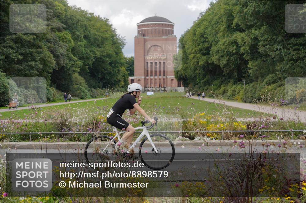 14.09.2025 - Stadtparktriathlon Michael Burmester http://msf.ph/oto/8898579 14.09.2025 12:45:08 Radfahren 1293, 1322, 1340, 1392 meine-sportfotos.de