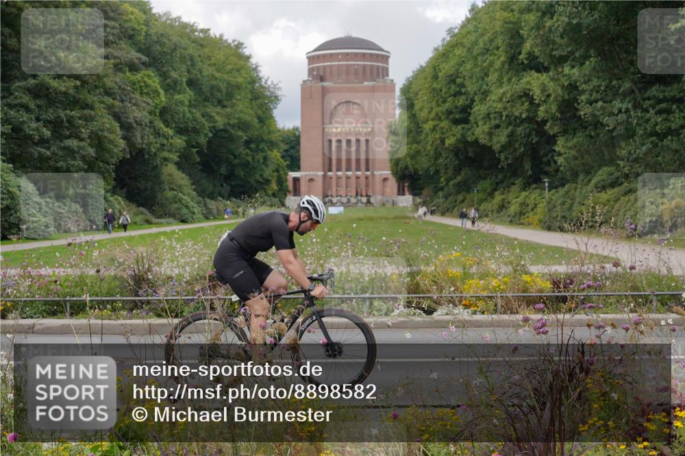 14.09.2025 - Stadtparktriathlon Michael Burmester http://msf.ph/oto/8898582 14.09.2025 12:45:17 Radfahren 1231, 1396, 1420 meine-sportfotos.de