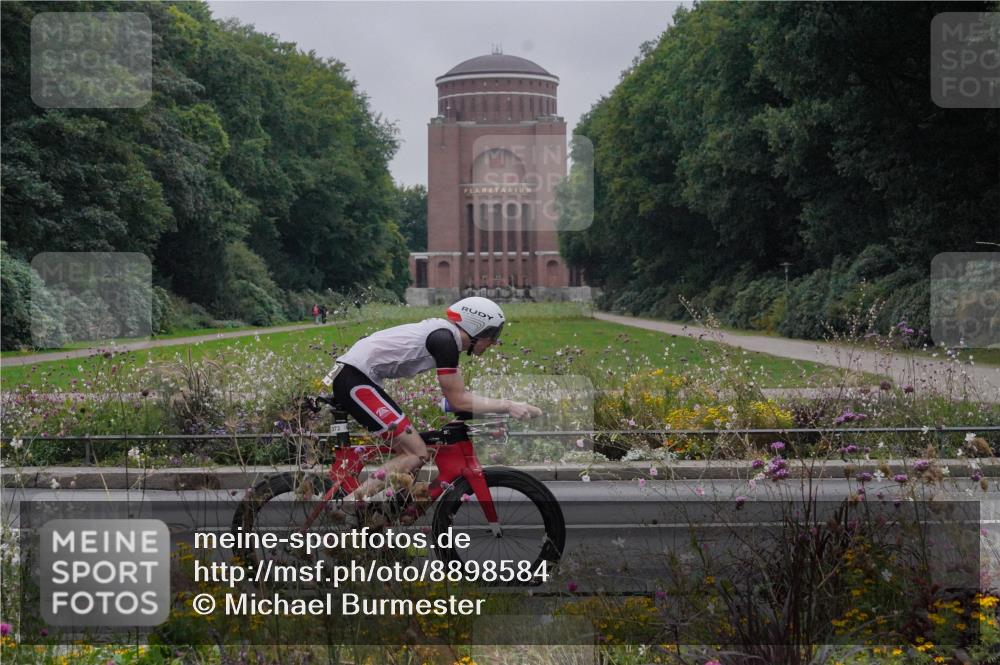 14.09.2025 - Stadtparktriathlon Michael Burmester http://msf.ph/oto/8898584 14.09.2025 09:04:23 Radfahren 303, 332, 338, 369, 372 meine-sportfotos.de