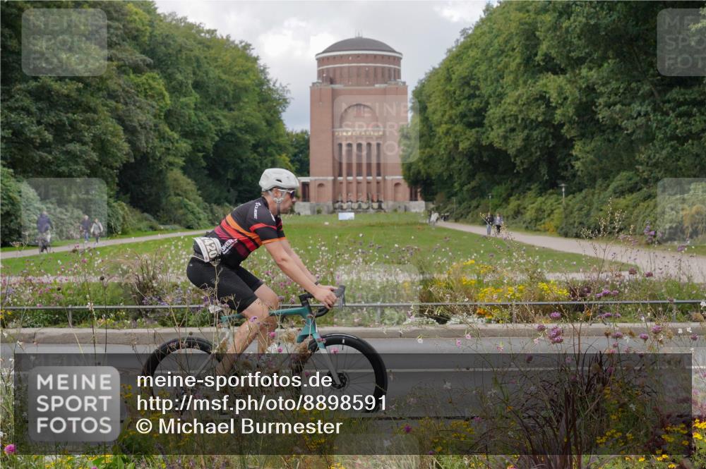 14.09.2025 - Stadtparktriathlon Michael Burmester http://msf.ph/oto/8898591 14.09.2025 12:45:22 Radfahren 1231, 1380, 1396, 1420 meine-sportfotos.de