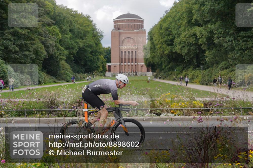 14.09.2025 - Stadtparktriathlon Michael Burmester http://msf.ph/oto/8898602 14.09.2025 12:45:36 Radfahren 1345, 1347, 1369 meine-sportfotos.de