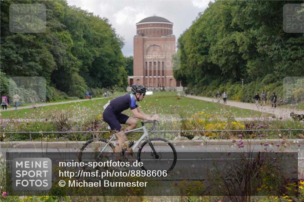 14.09.2025 - Stadtparktriathlon Michael Burmester http://msf.ph/oto/8898606 14.09.2025 12:45:37 Radfahren 1344, 1345, 1347, 1369 meine-sportfotos.de