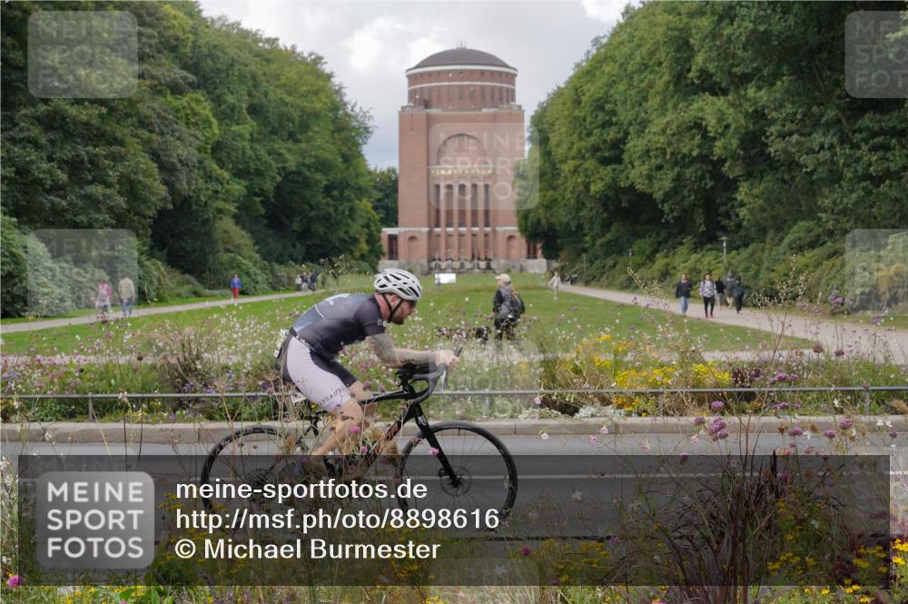 14.09.2025 - Stadtparktriathlon Michael Burmester http://msf.ph/oto/8898616 14.09.2025 12:45:45 Radfahren 1308, 1344, 1345, 1359 meine-sportfotos.de