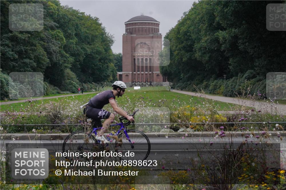 14.09.2025 - Stadtparktriathlon Michael Burmester http://msf.ph/oto/8898623 14.09.2025 09:04:49 Radfahren 321, 367, 405, 476 meine-sportfotos.de