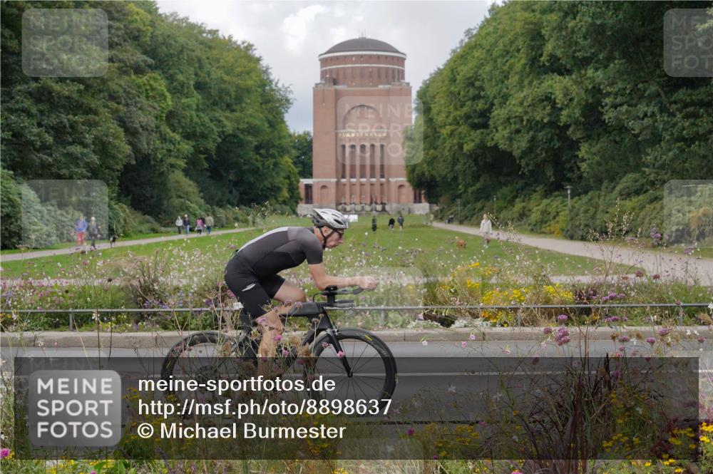 14.09.2025 - Stadtparktriathlon Michael Burmester http://msf.ph/oto/8898637 14.09.2025 12:46:13 Radfahren 1241, 1319, 1368, 1413, 1417 meine-sportfotos.de