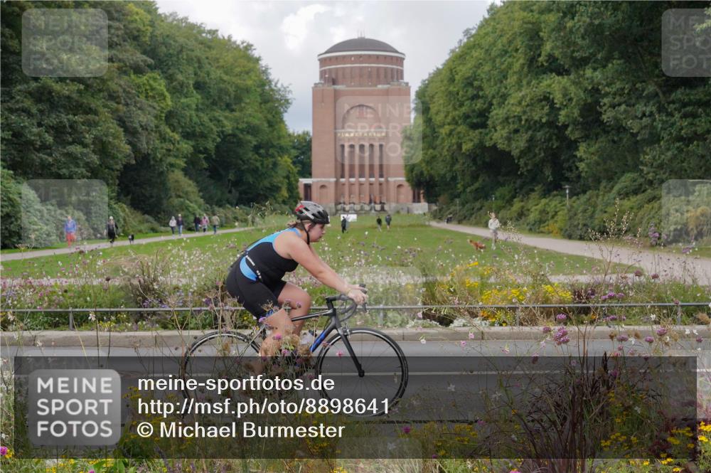 14.09.2025 - Stadtparktriathlon Michael Burmester http://msf.ph/oto/8898641 14.09.2025 12:46:15 Radfahren 1241, 1319, 1335, 1368, 1417 meine-sportfotos.de