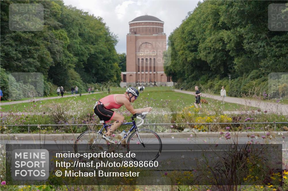 14.09.2025 - Stadtparktriathlon Michael Burmester http://msf.ph/oto/8898660 14.09.2025 12:46:24 Radfahren 1281, 1290, 1319, 1335, 1417 meine-sportfotos.de
