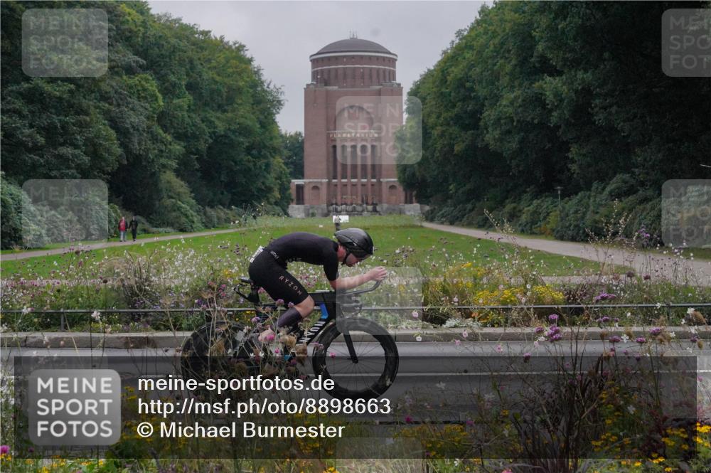 14.09.2025 - Stadtparktriathlon Michael Burmester http://msf.ph/oto/8898663 14.09.2025 09:05:30 Radfahren 310, 351, 355, 394, 416 meine-sportfotos.de