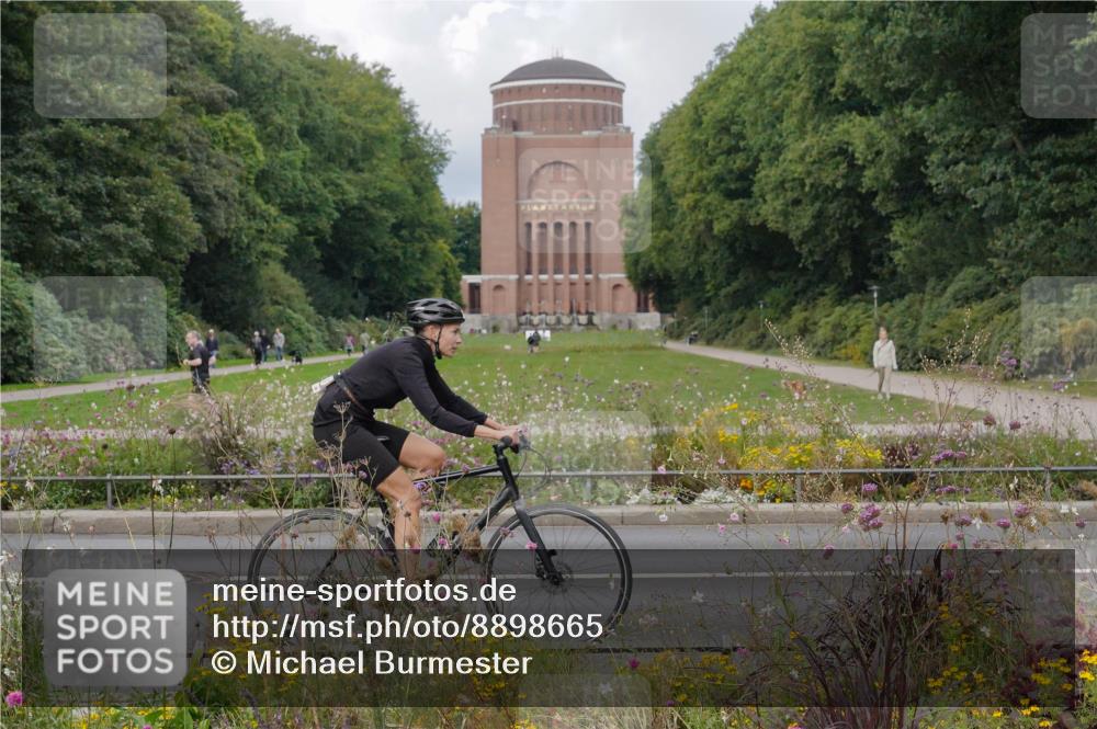 14.09.2025 - Stadtparktriathlon Michael Burmester http://msf.ph/oto/8898665 14.09.2025 12:46:28 Radfahren 1281, 1290, 1335 meine-sportfotos.de