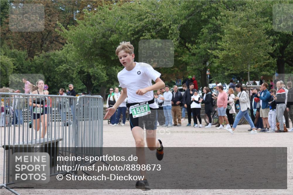 14.09.2025 - Stadtparktriathlon Strokosch-Dieckow http://msf.ph/oto/8898673 14.09.2025 14:01:52 Ziel 1582, 1587 meine-sportfotos.de
