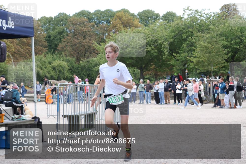 14.09.2025 - Stadtparktriathlon Strokosch-Dieckow http://msf.ph/oto/8898675 14.09.2025 14:01:52 Ziel 1582, 1587 meine-sportfotos.de