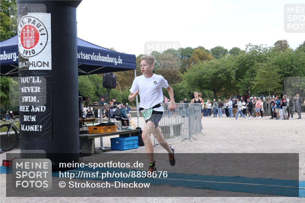 14.09.2025 - Stadtparktriathlon Strokosch-Dieckow http://msf.ph/oto/8898676 14.09.2025 14:01:53 Ziel 1582, 1587 meine-sportfotos.de