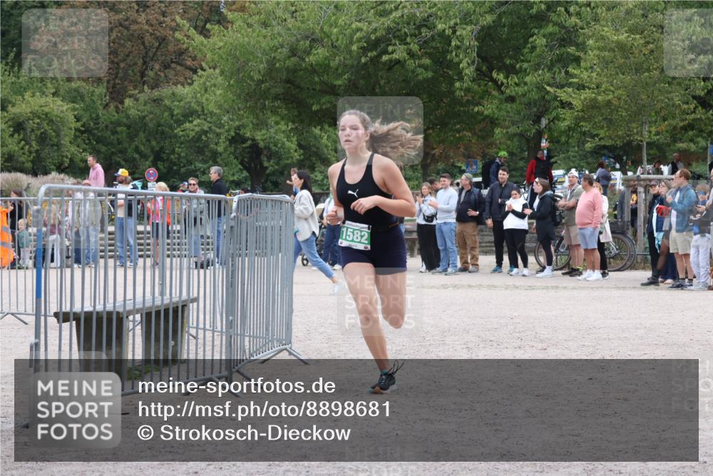 14.09.2025 - Stadtparktriathlon Strokosch-Dieckow http://msf.ph/oto/8898681 14.09.2025 14:01:54 Ziel 1582, 1587 meine-sportfotos.de