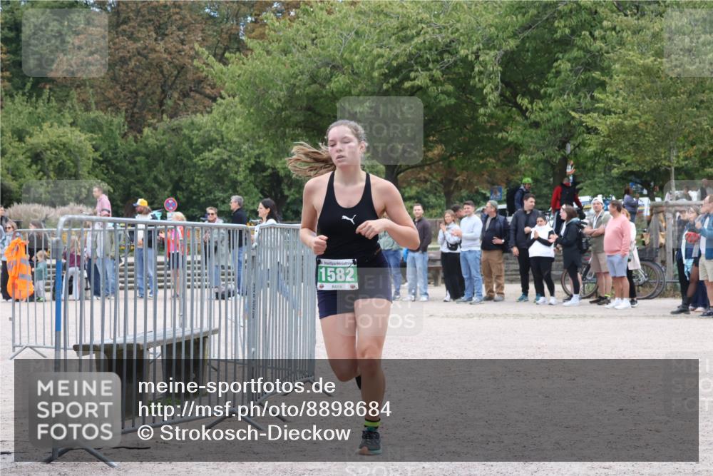 14.09.2025 - Stadtparktriathlon Strokosch-Dieckow http://msf.ph/oto/8898684 14.09.2025 14:01:55 Ziel 1582, 1587 meine-sportfotos.de