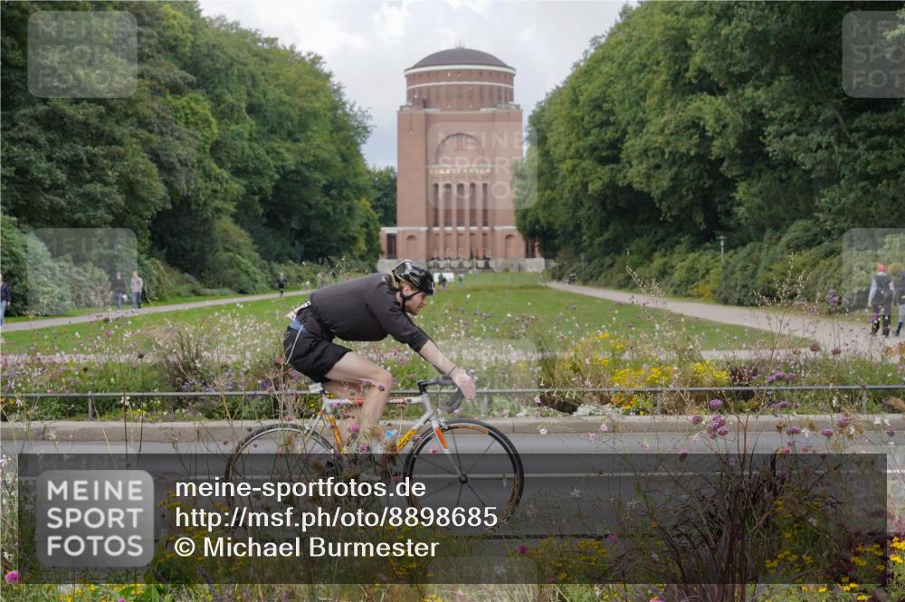 14.09.2025 - Stadtparktriathlon Michael Burmester http://msf.ph/oto/8898685 14.09.2025 12:46:51 Radfahren 1256, 1258, 1283, 1326, 1360 meine-sportfotos.de