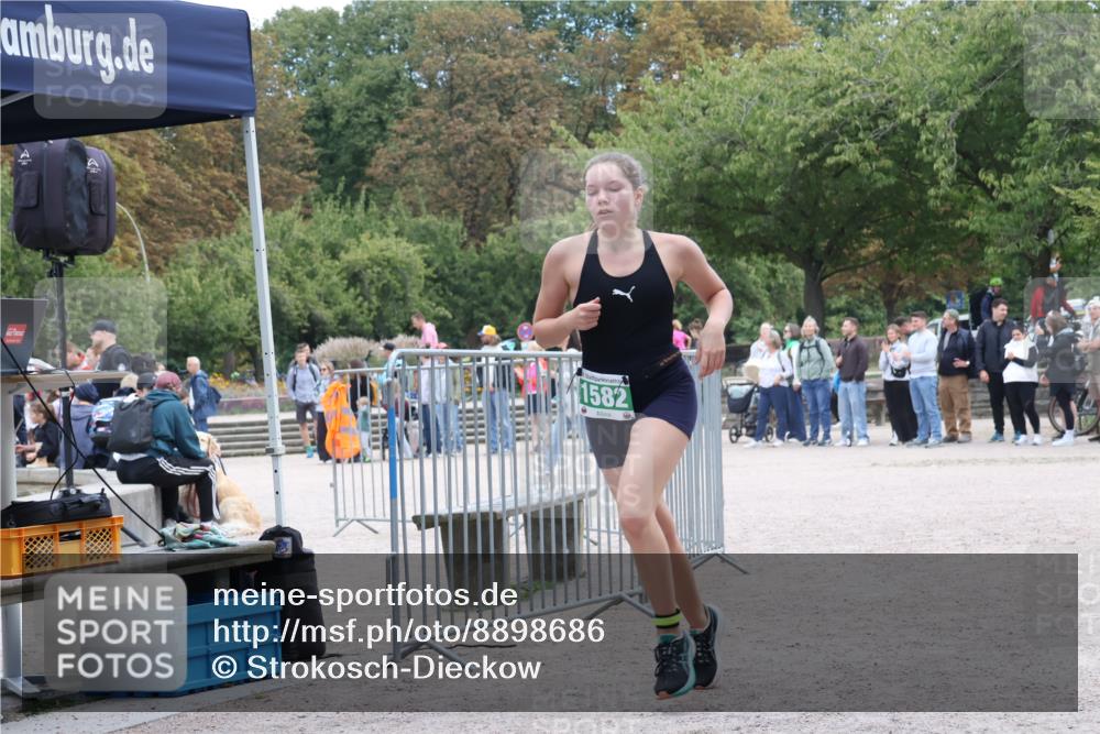 14.09.2025 - Stadtparktriathlon Strokosch-Dieckow http://msf.ph/oto/8898686 14.09.2025 14:01:55 Ziel 1582, 1587 meine-sportfotos.de