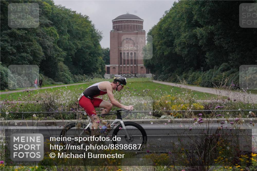 14.09.2025 - Stadtparktriathlon Michael Burmester http://msf.ph/oto/8898687 14.09.2025 09:05:39 Radfahren 310, 317, 327, 330, 394 meine-sportfotos.de