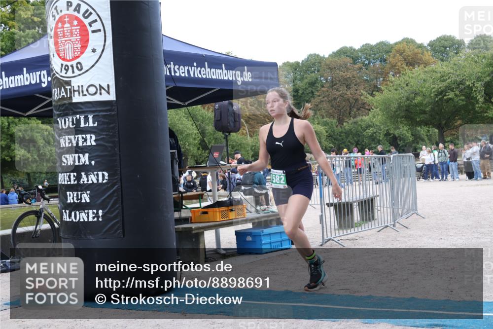 14.09.2025 - Stadtparktriathlon Strokosch-Dieckow http://msf.ph/oto/8898691 14.09.2025 14:01:56 Ziel 1582, 1587 meine-sportfotos.de