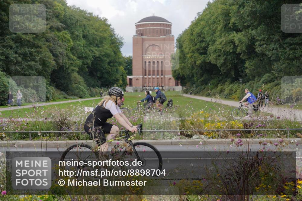 14.09.2025 - Stadtparktriathlon Michael Burmester http://msf.ph/oto/8898704 14.09.2025 12:47:02 Radfahren 1256, 1273, 1294, 1357, 1376, 1410 meine-sportfotos.de