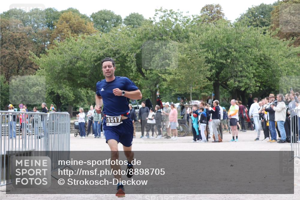 14.09.2025 - Stadtparktriathlon Strokosch-Dieckow http://msf.ph/oto/8898705 14.09.2025 14:02:22 Ziel 1517, 1601 meine-sportfotos.de