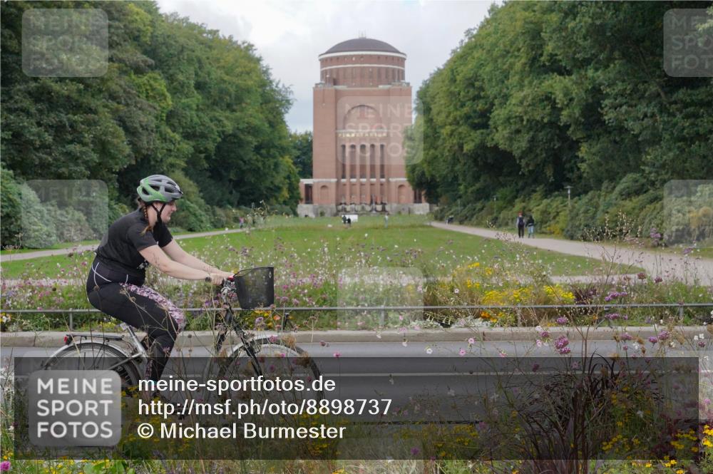 14.09.2025 - Stadtparktriathlon Michael Burmester http://msf.ph/oto/8898737 14.09.2025 12:47:28 Radfahren 1200, 1215, 1275, 1370, 1382 meine-sportfotos.de
