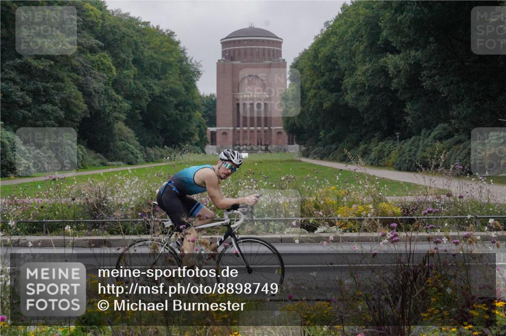 14.09.2025 - Stadtparktriathlon Michael Burmester http://msf.ph/oto/8898749 14.09.2025 09:06:11 Radfahren 335, 359, 431 meine-sportfotos.de
