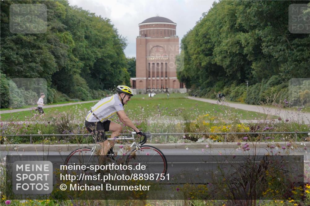 14.09.2025 - Stadtparktriathlon Michael Burmester http://msf.ph/oto/8898751 14.09.2025 12:47:37 Radfahren 1215, 1261, 1349, 1397, 1414 meine-sportfotos.de