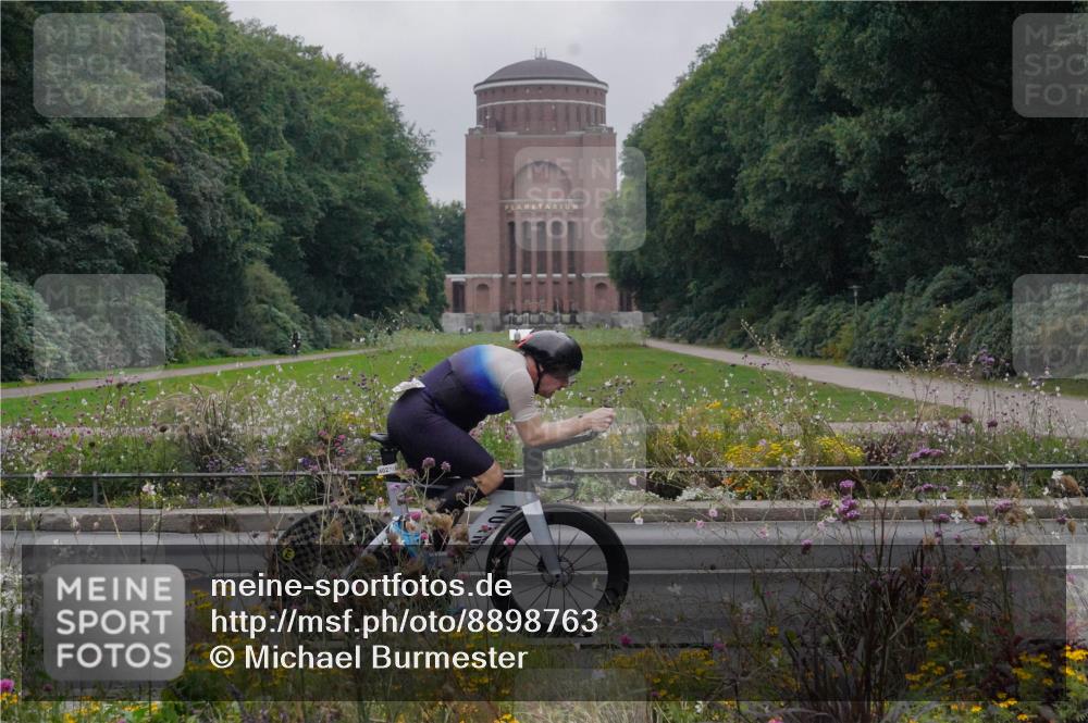 14.09.2025 - Stadtparktriathlon Michael Burmester http://msf.ph/oto/8898763 14.09.2025 09:06:22 Radfahren 331, 346, 359, 402, 422 meine-sportfotos.de