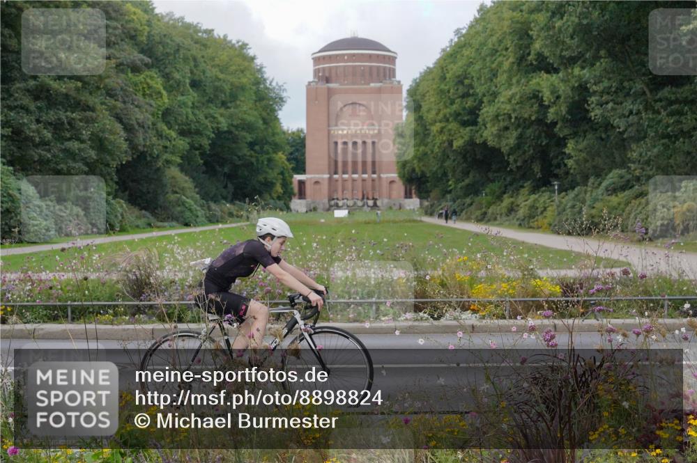 14.09.2025 - Stadtparktriathlon Michael Burmester http://msf.ph/oto/8898824 14.09.2025 12:48:07 Radfahren 1251, 1353 meine-sportfotos.de