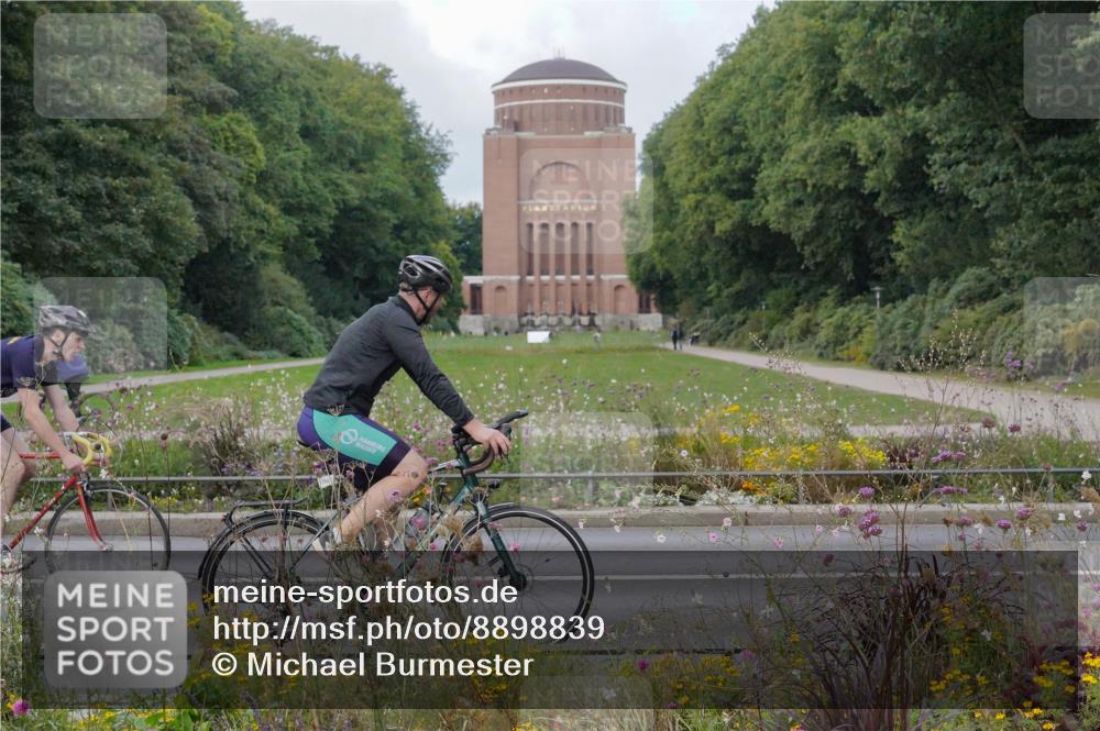 14.09.2025 - Stadtparktriathlon Michael Burmester http://msf.ph/oto/8898839 14.09.2025 12:48:23 Radfahren 1249, 1306, 1321, 1327, 1358, 1374, 1389 meine-sportfotos.de