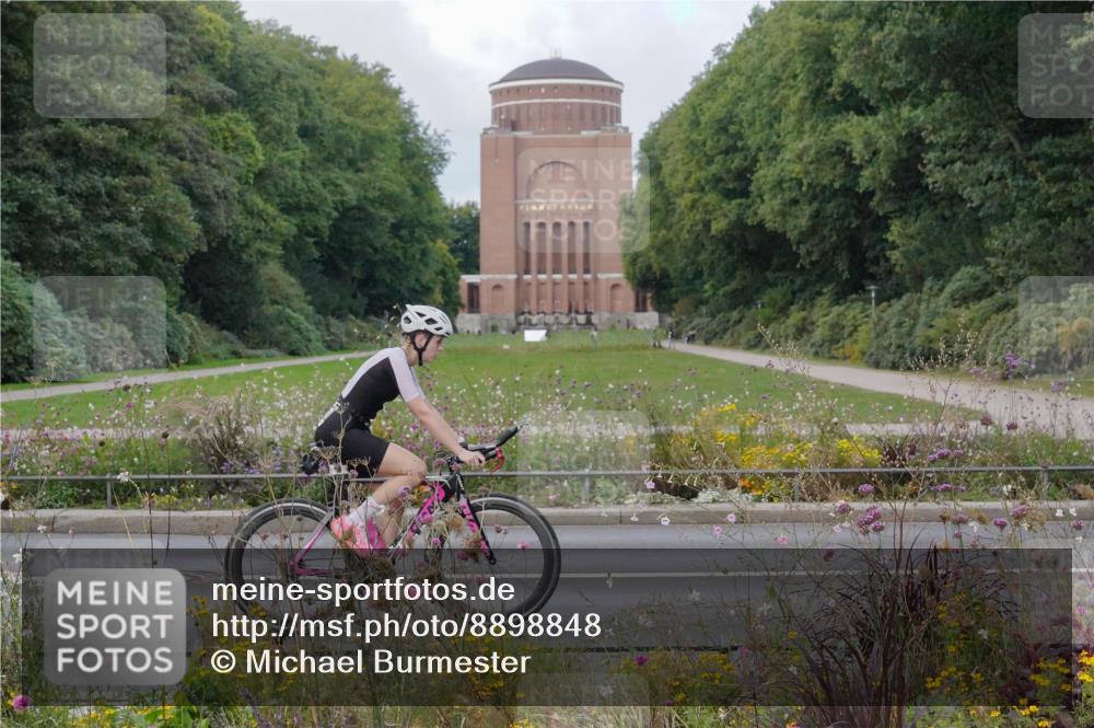 14.09.2025 - Stadtparktriathlon Michael Burmester http://msf.ph/oto/8898848 14.09.2025 12:48:27 Radfahren 1249, 1254, 1306, 1321, 1327, 1358, 1374, 1389 meine-sportfotos.de
