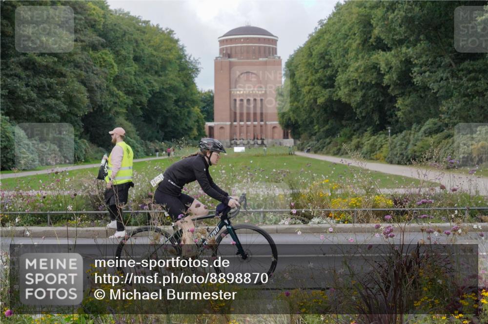 14.09.2025 - Stadtparktriathlon Michael Burmester http://msf.ph/oto/8898870 14.09.2025 12:48:39 Radfahren 1175, 1289, 1384, 1403 meine-sportfotos.de
