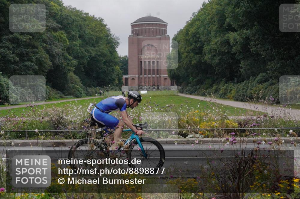 14.09.2025 - Stadtparktriathlon Michael Burmester http://msf.ph/oto/8898877 14.09.2025 09:08:02 Radfahren 389 meine-sportfotos.de
