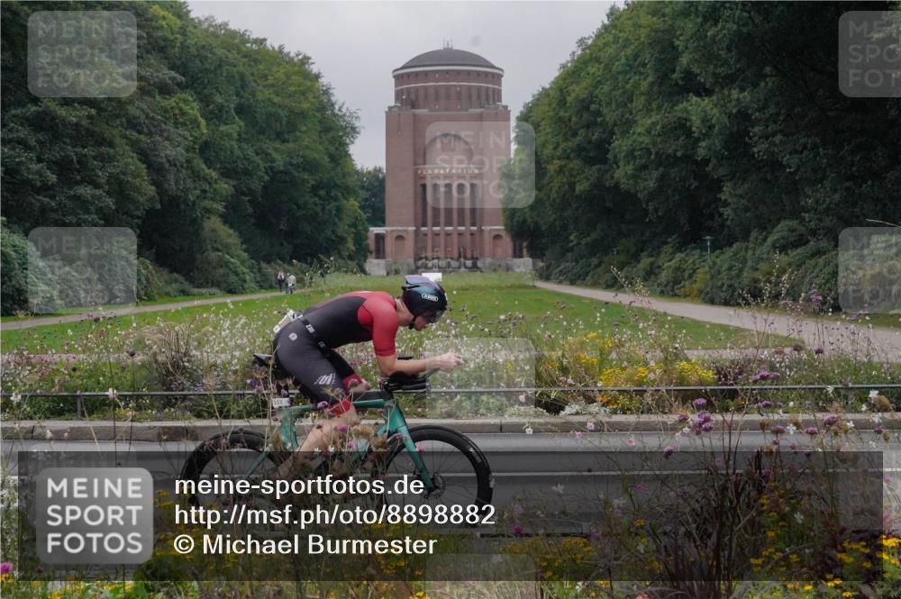 14.09.2025 - Stadtparktriathlon Michael Burmester http://msf.ph/oto/8898882 14.09.2025 09:08:13 Radfahren 333, 366, 377 meine-sportfotos.de