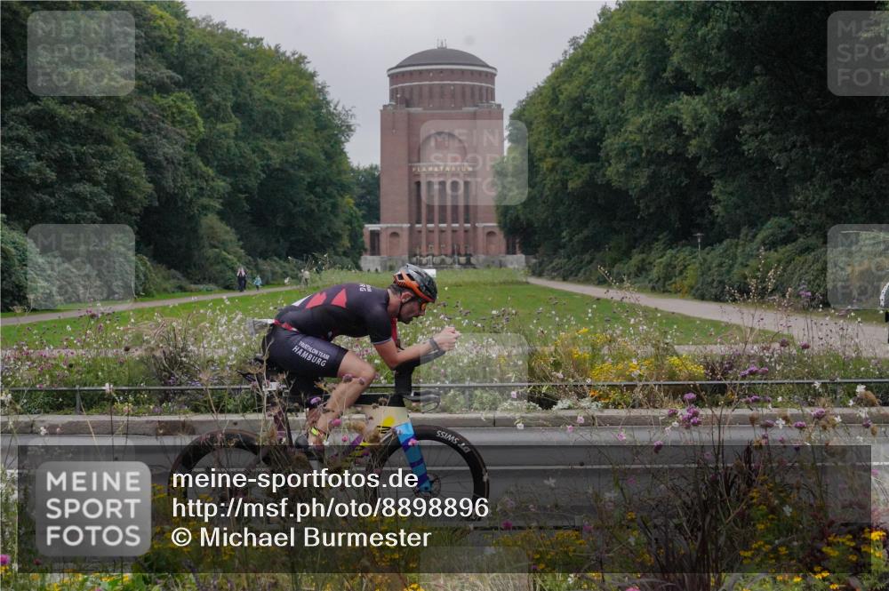 14.09.2025 - Stadtparktriathlon Michael Burmester http://msf.ph/oto/8898896 14.09.2025 09:08:28 Radfahren 301, 371, 373, 381, 393, 400, 430 meine-sportfotos.de