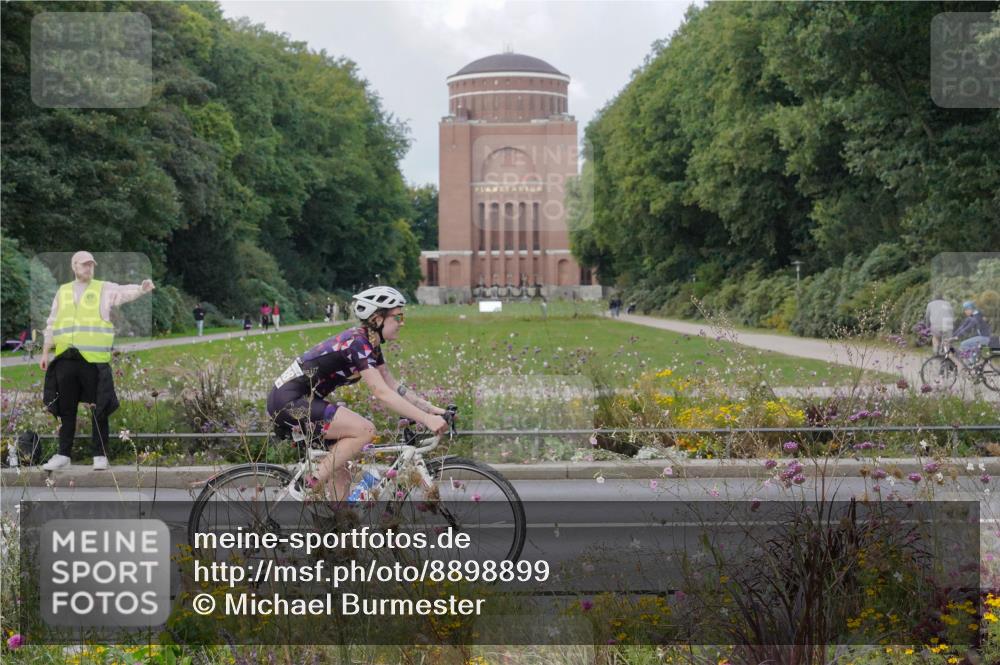 14.09.2025 - Stadtparktriathlon Michael Burmester http://msf.ph/oto/8898899 14.09.2025 12:49:09 Radfahren 1229, 1288, 1309, 1411 meine-sportfotos.de