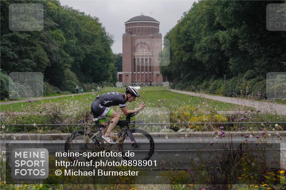 14.09.2025 - Stadtparktriathlon Michael Burmester http://msf.ph/oto/8898901 14.09.2025 09:08:29 Radfahren 301, 363, 371, 373, 381, 393, 400, 430 meine-sportfotos.de